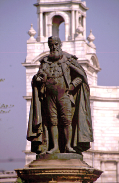 statue am viktoria memorial